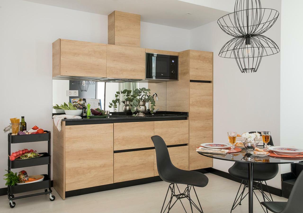 Feria Pool & Luxury Apartment Севиля Екстериор снимка