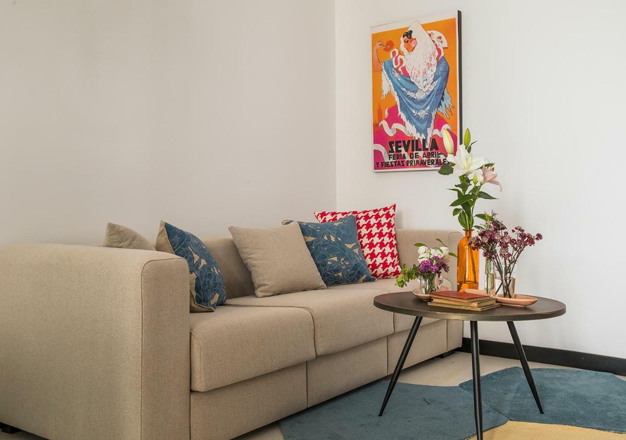 Feria Pool & Luxury Apartment Севиля Екстериор снимка