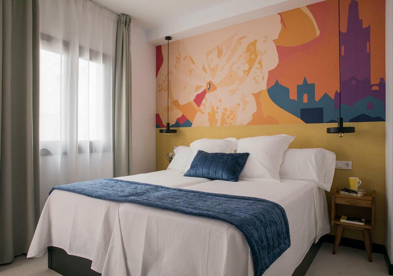 Feria Pool & Luxury Apartment Севиля Екстериор снимка