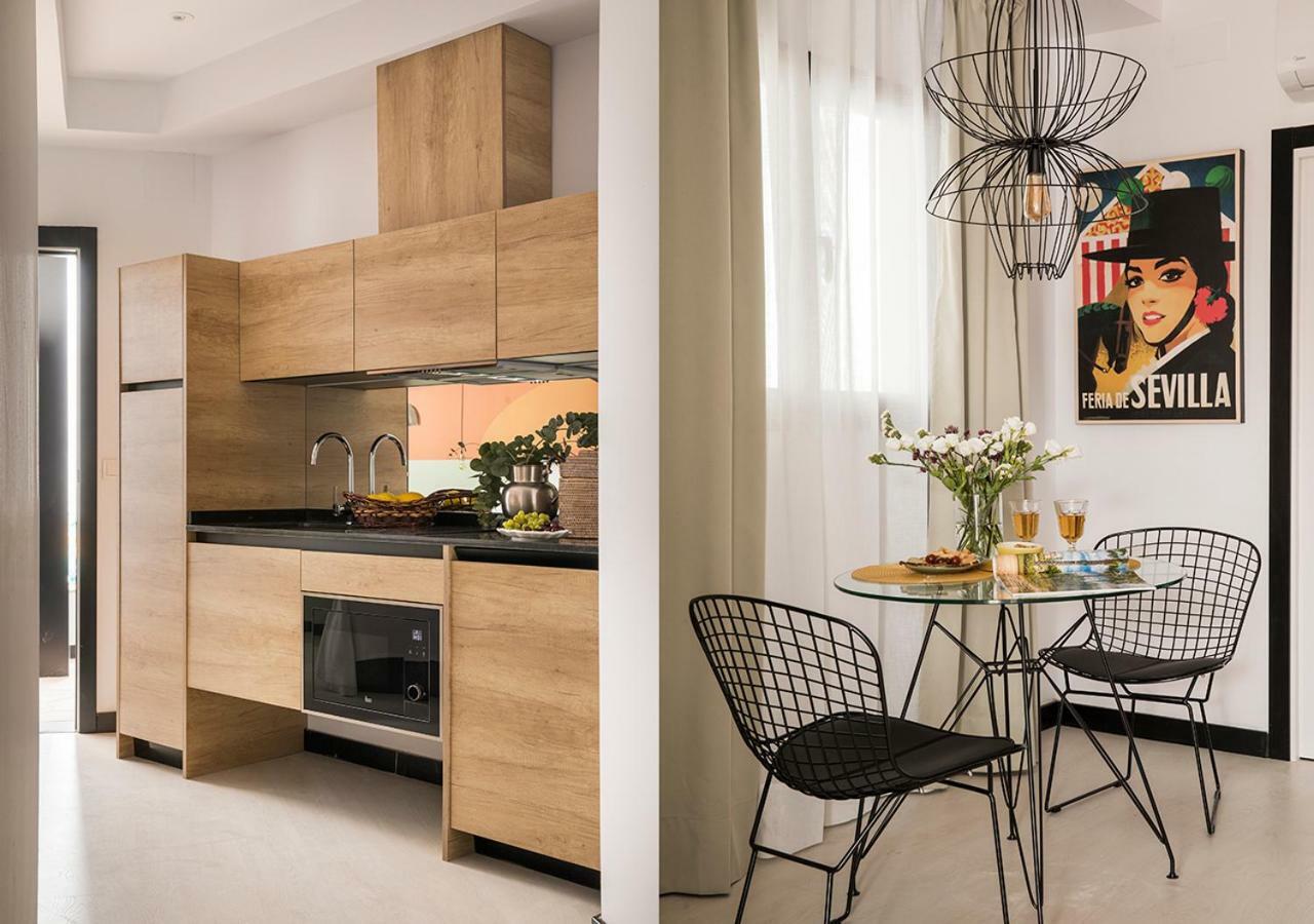 Feria Pool & Luxury Apartment Севиля Екстериор снимка