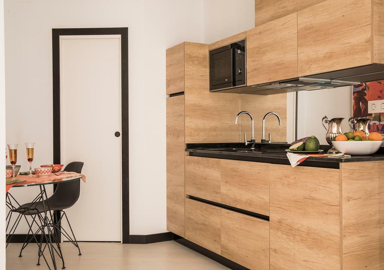 Feria Pool & Luxury Apartment Севиля Екстериор снимка