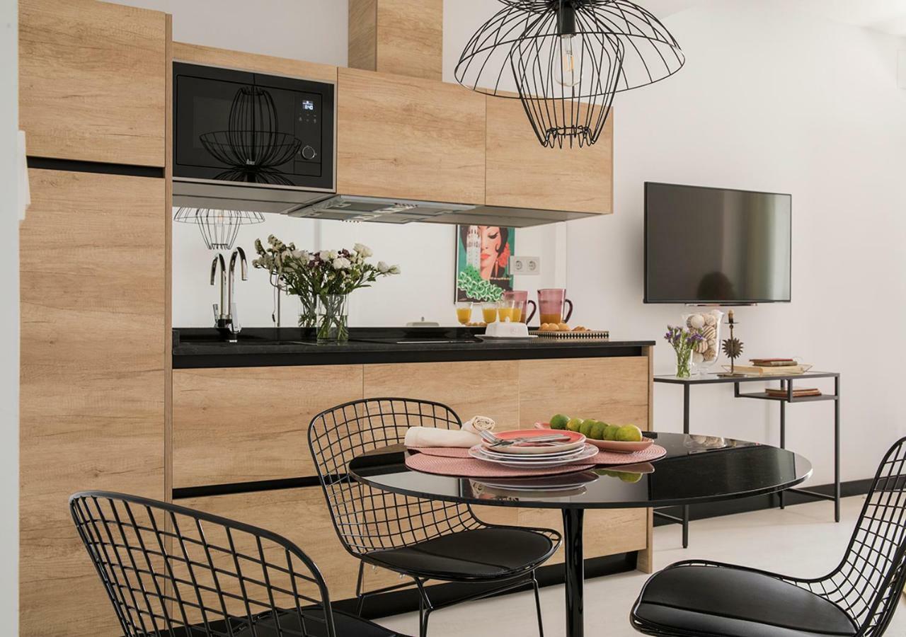 Feria Pool & Luxury Apartment Севиля Екстериор снимка