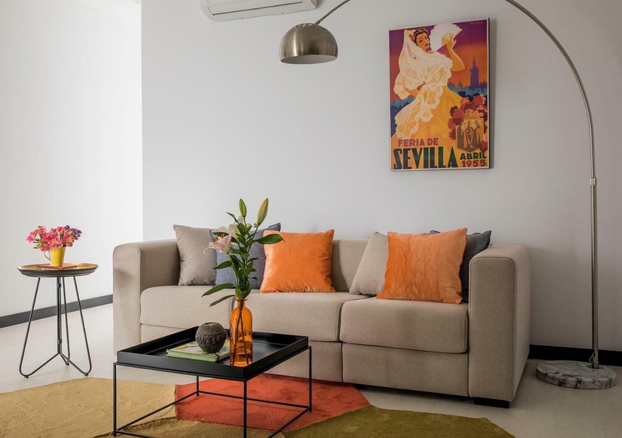 Feria Pool & Luxury Apartment Севиля Екстериор снимка