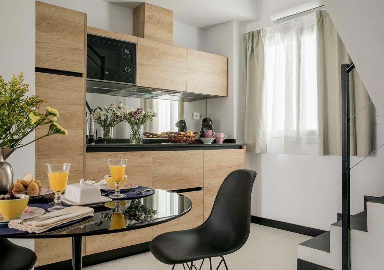 Feria Pool & Luxury Apartment Севиля Екстериор снимка