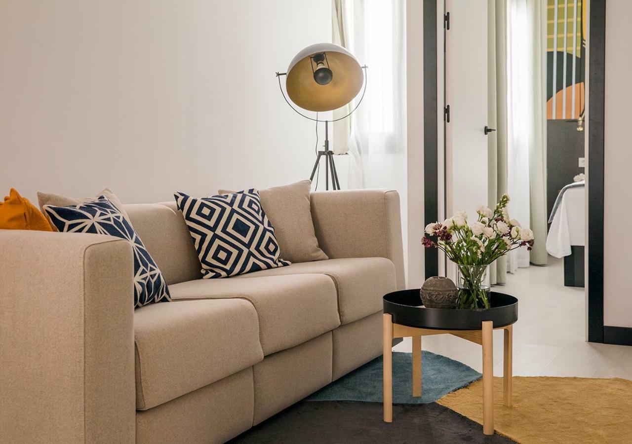 Feria Pool & Luxury Apartment Севиля Екстериор снимка