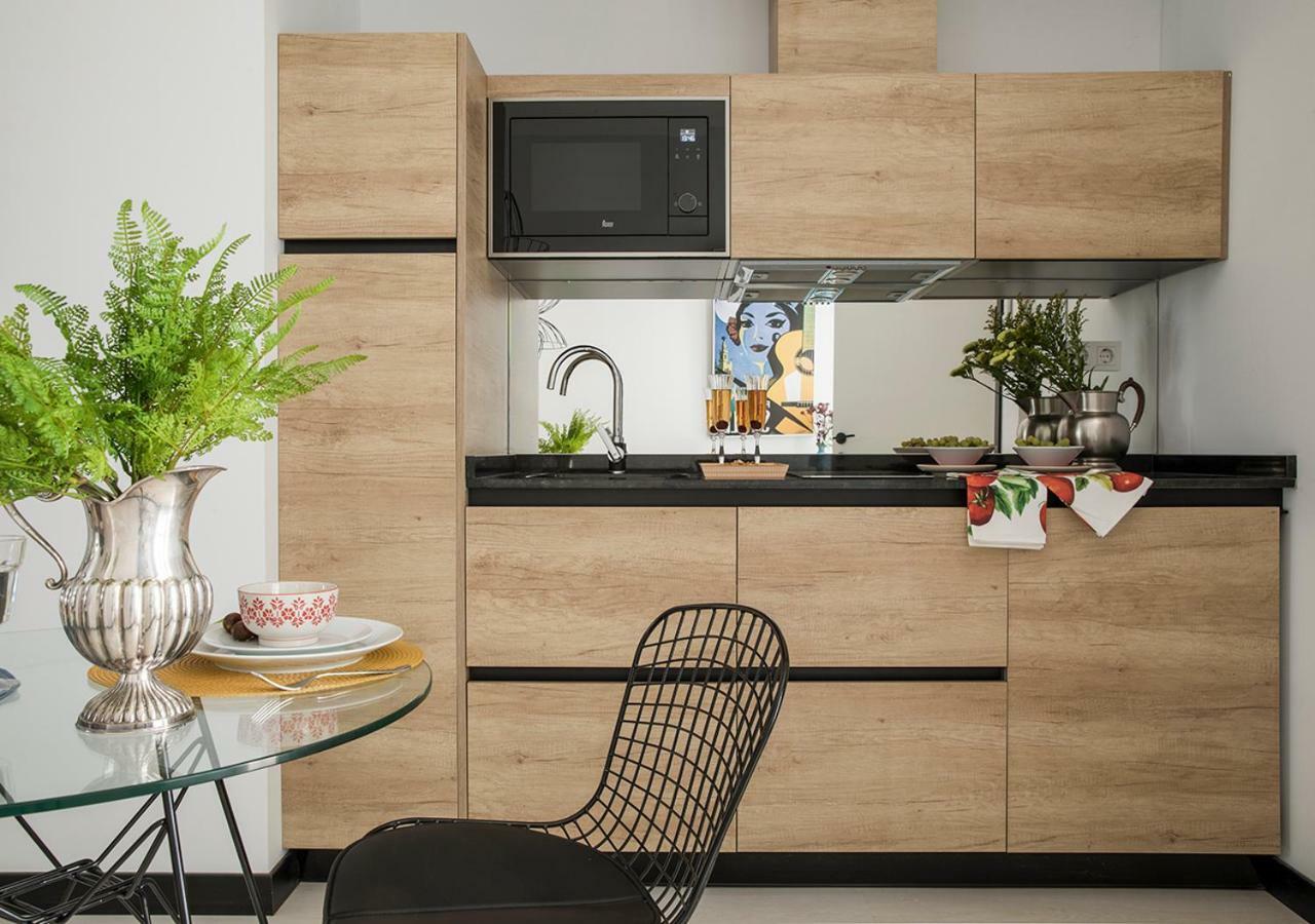 Feria Pool & Luxury Apartment Севиля Екстериор снимка