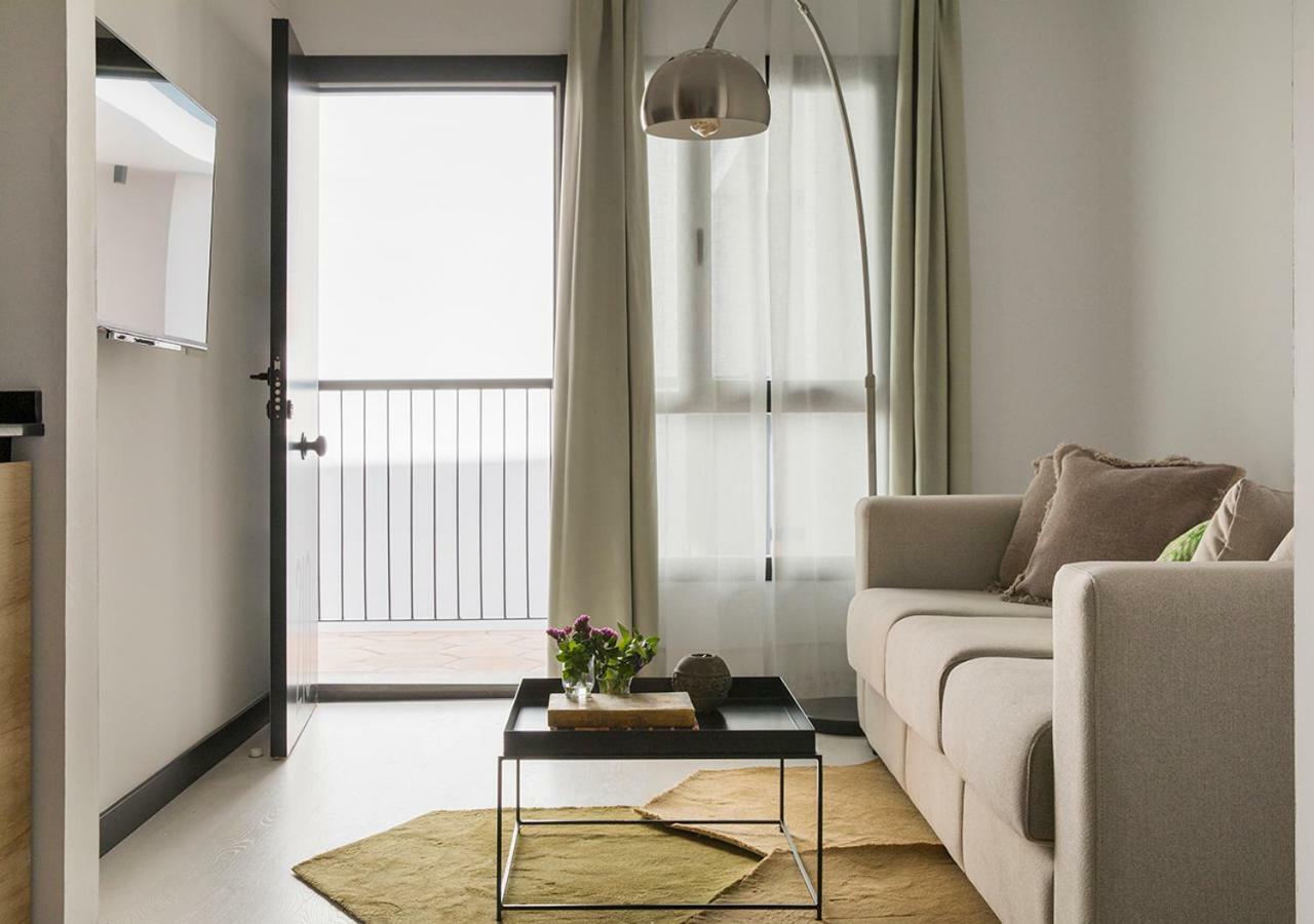 Feria Pool & Luxury Apartment Севиля Екстериор снимка