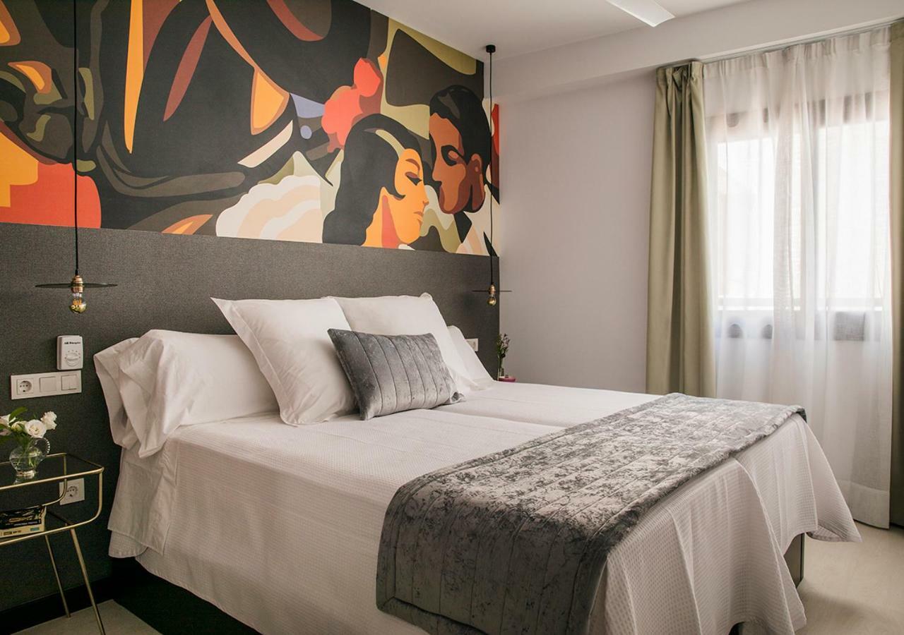 Feria Pool & Luxury Apartment Севиля Екстериор снимка