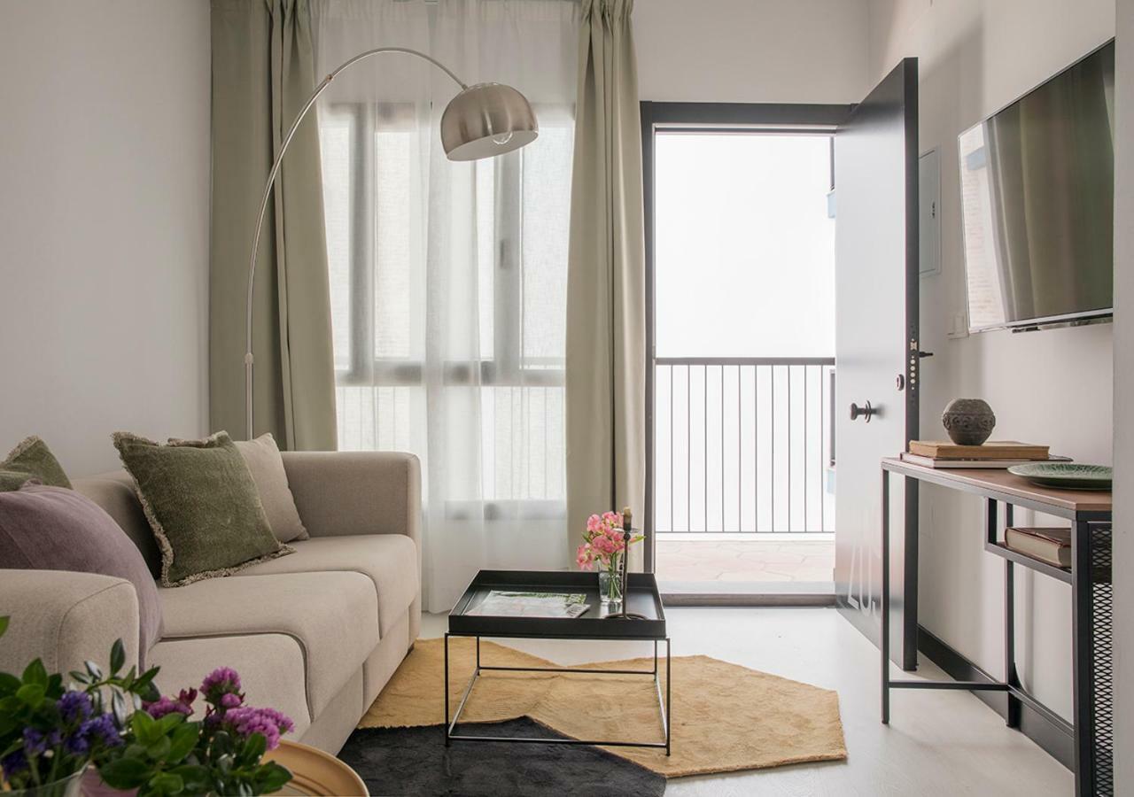 Feria Pool & Luxury Apartment Севиля Екстериор снимка